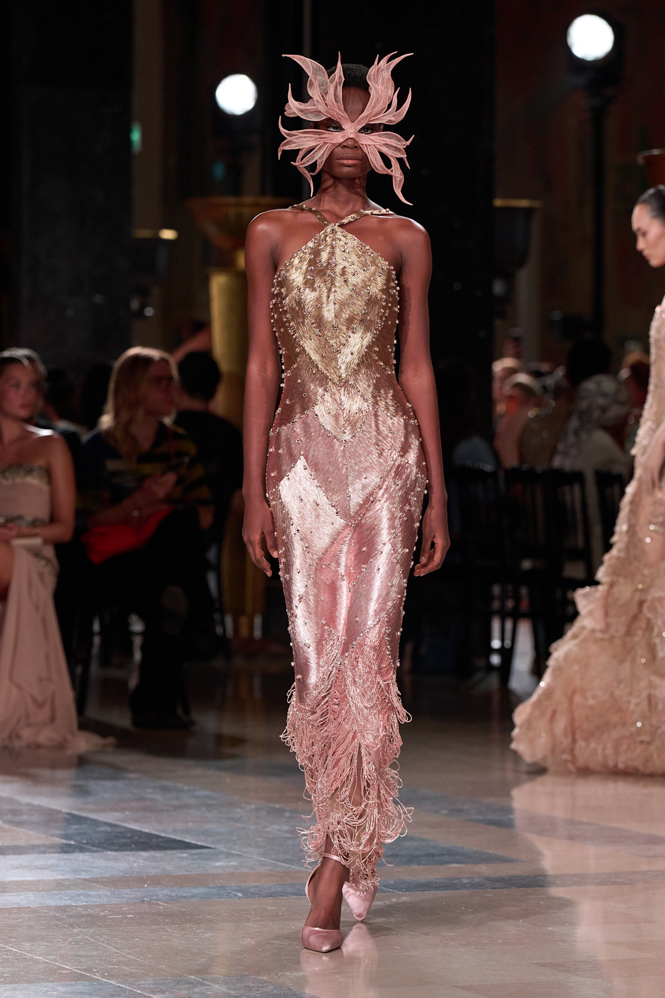 من مجموعة Elie Saab خريف و شتاء  2026 للأزياء الراقية